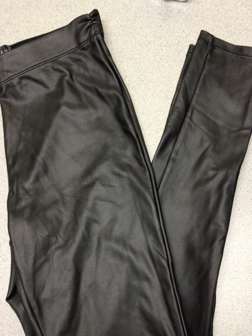 Womenโs dynamite faux leather leggings size small